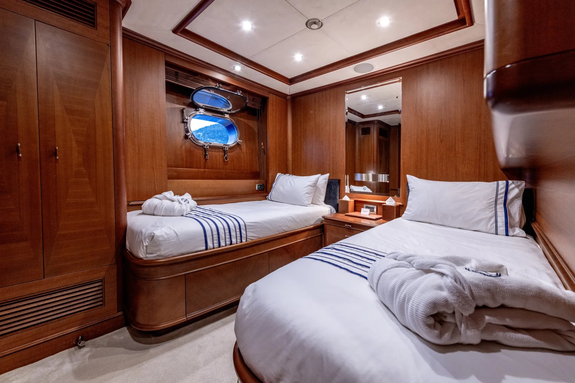 SEA BLUEZ yacht detail photo