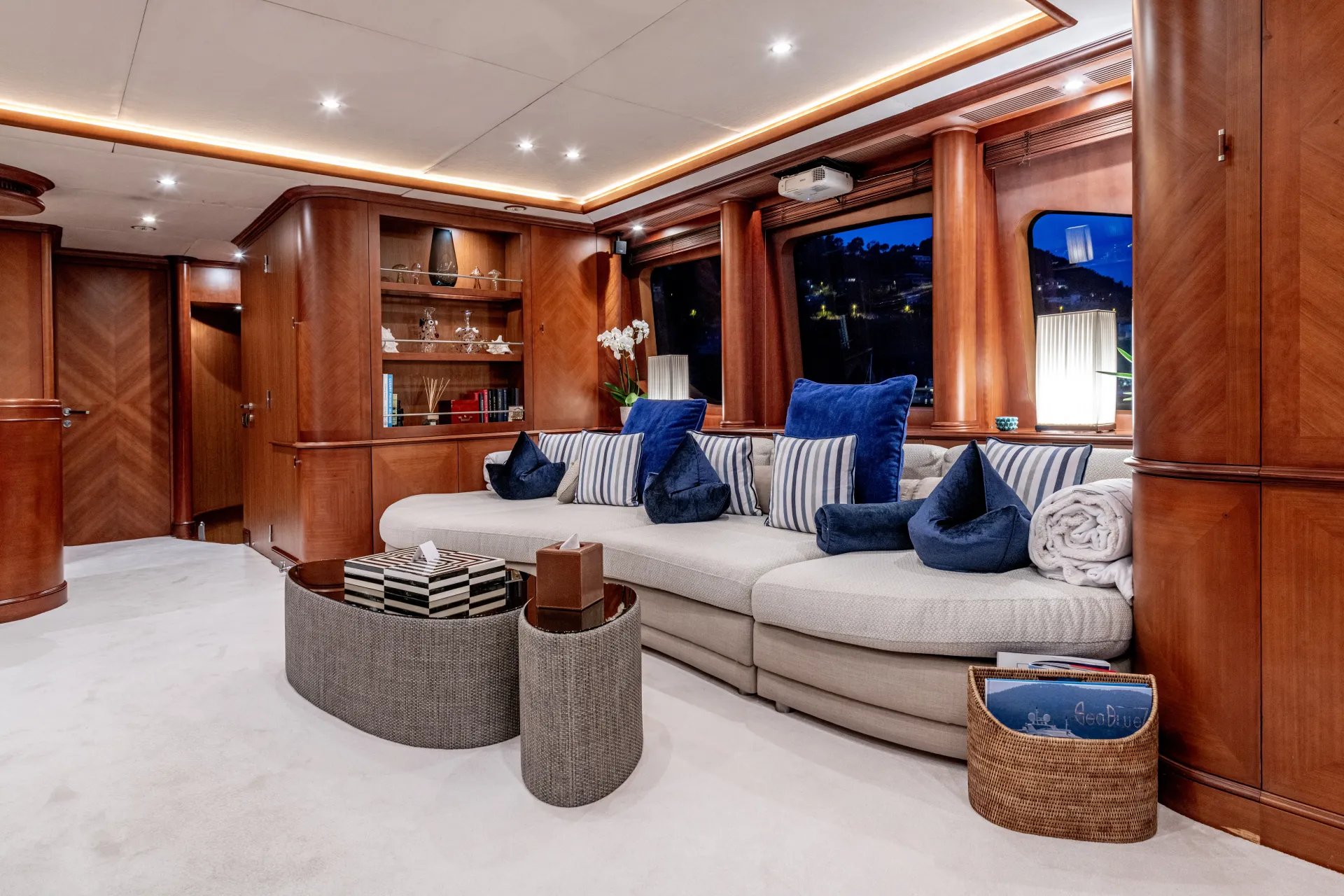 SEA BLUEZ yacht detail photo