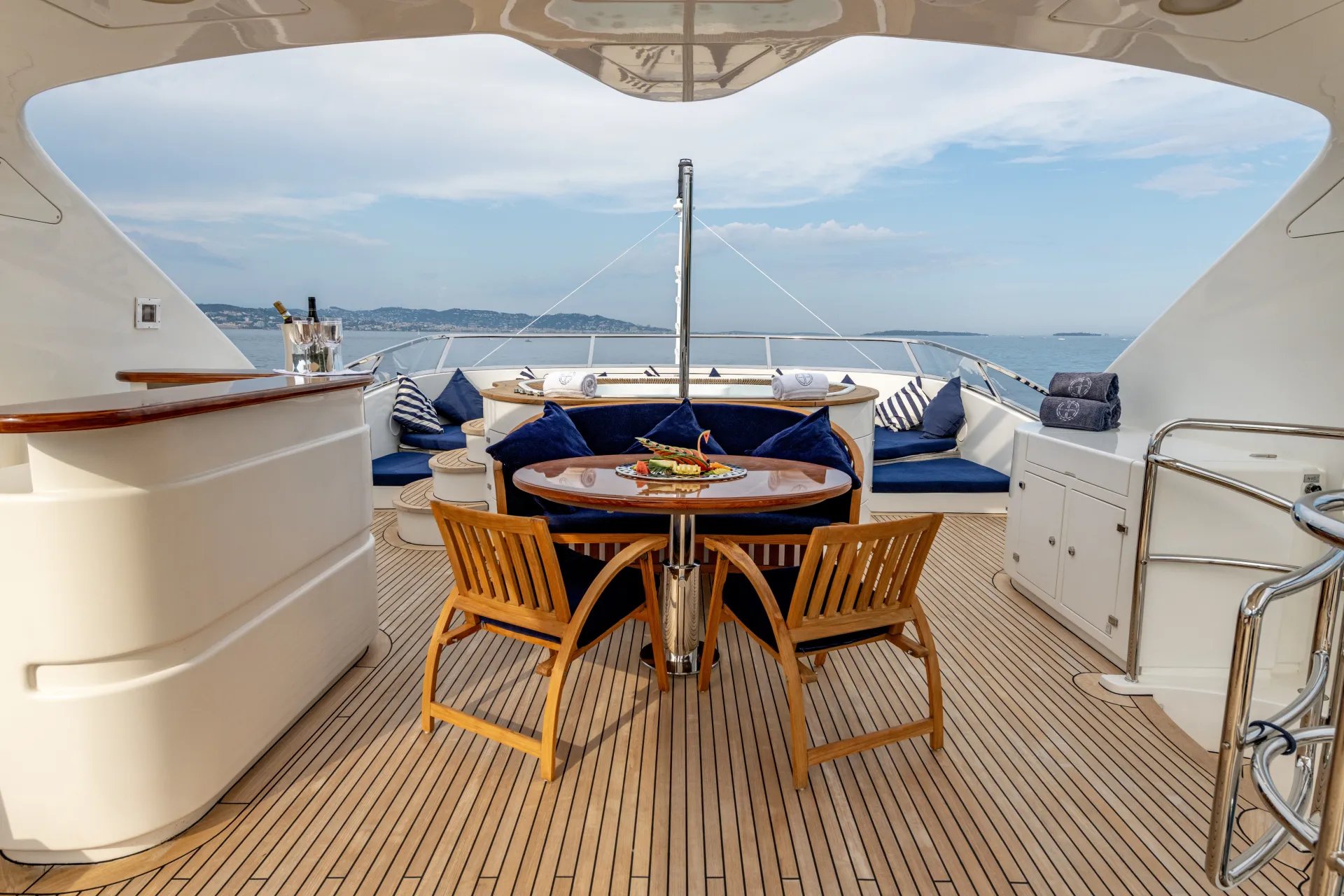SEA BLUEZ yacht detail photo
