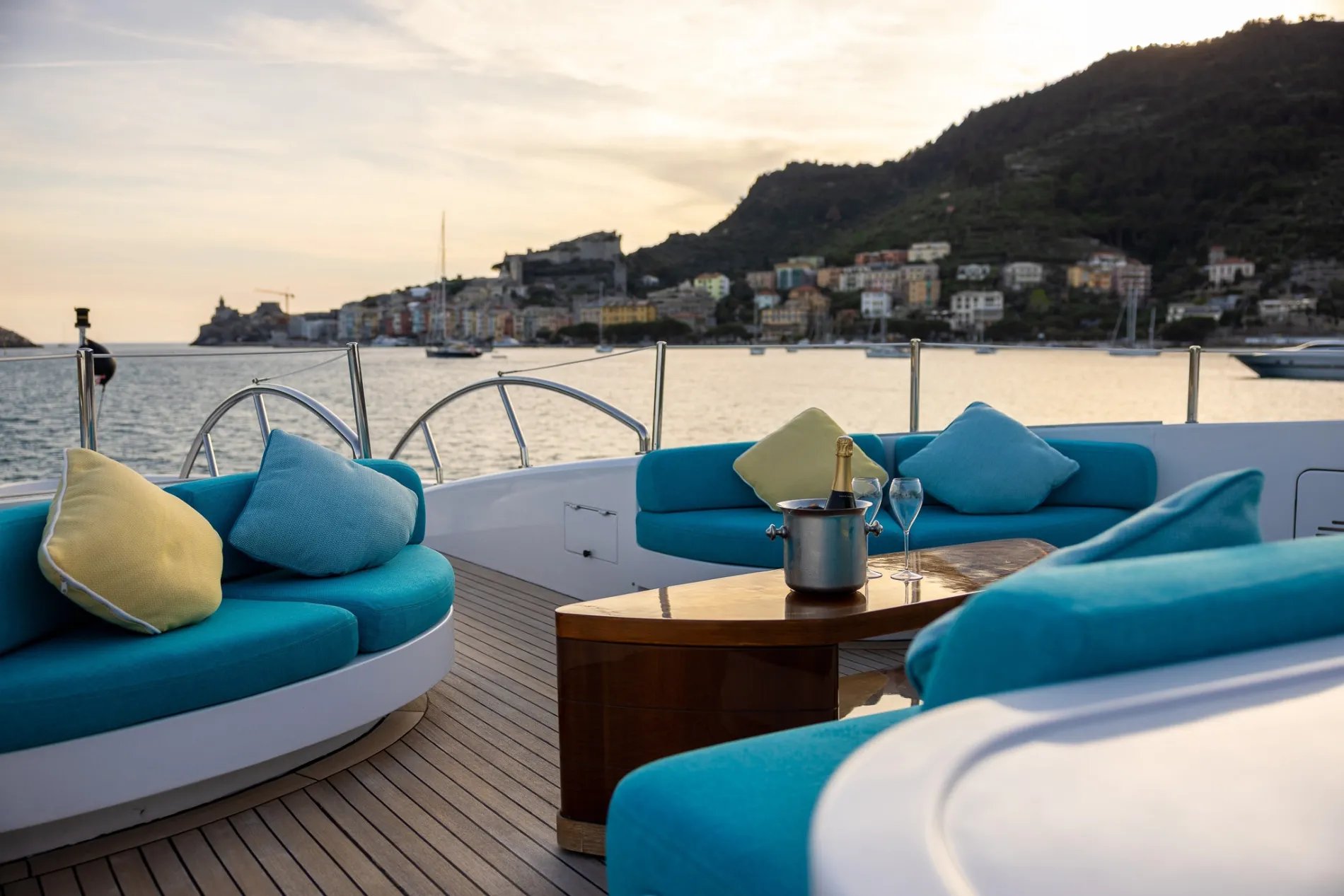 HOLIDAY yacht detail photo