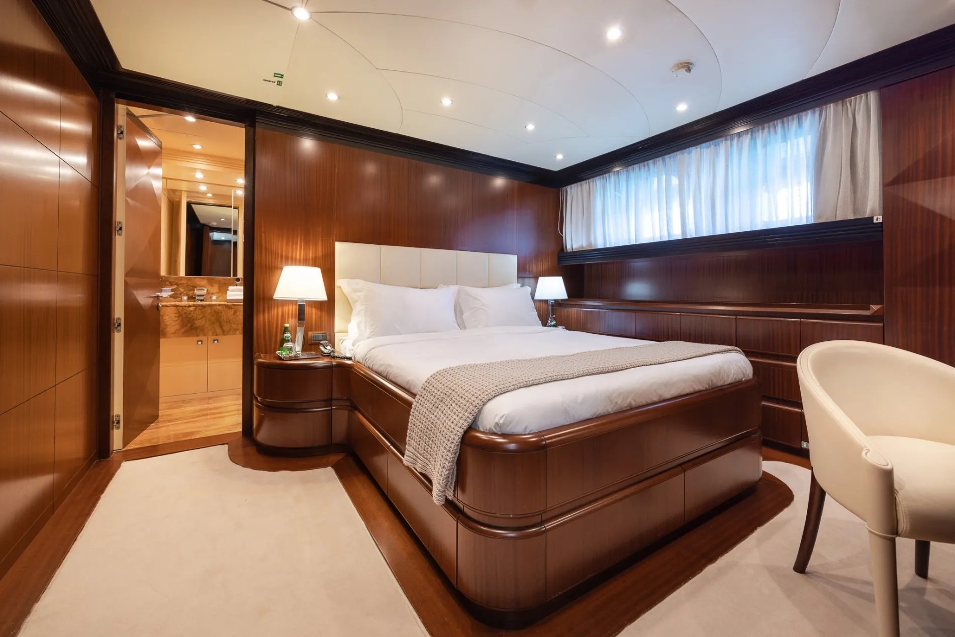 HOLIDAY yacht detail photo