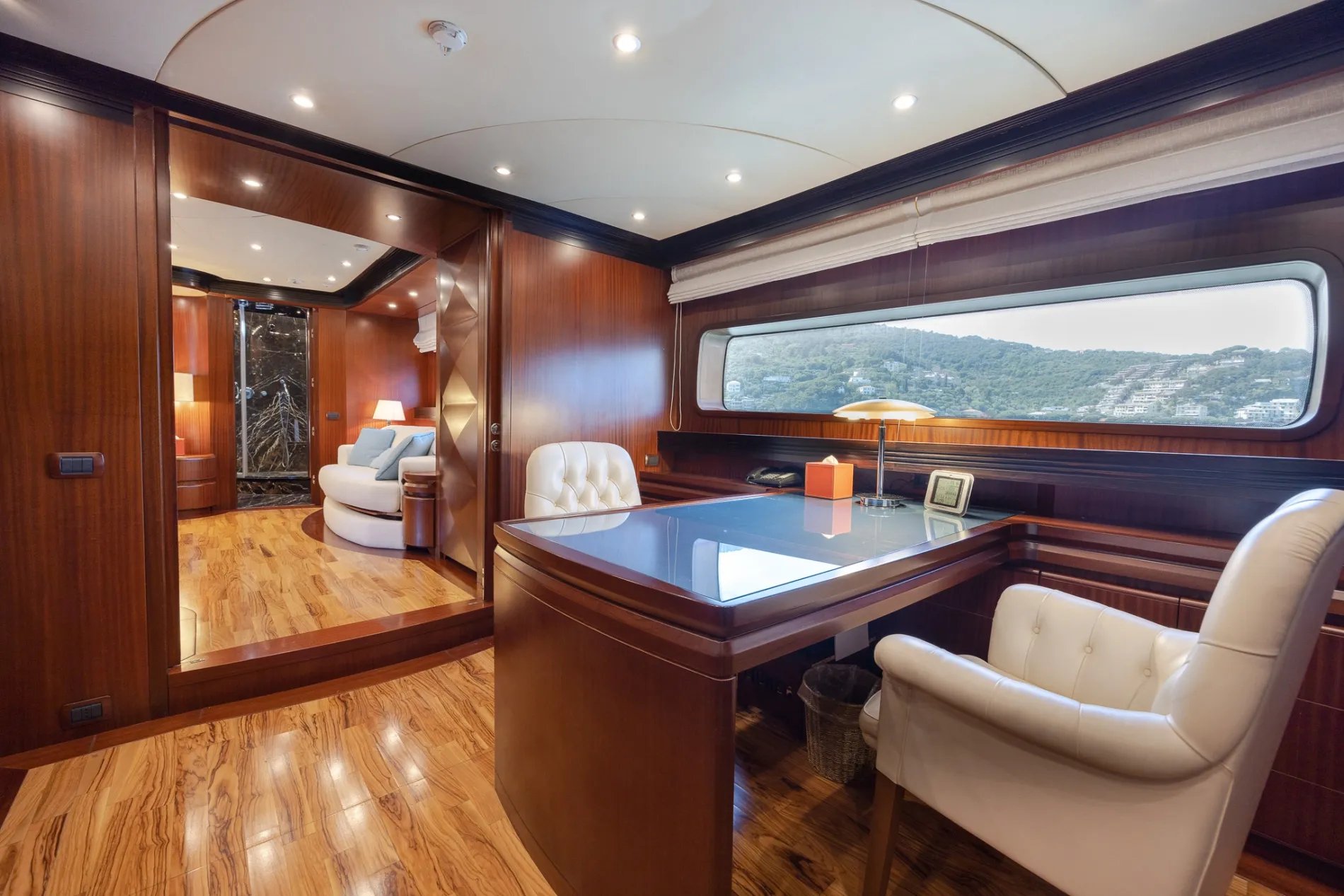 HOLIDAY yacht detail photo