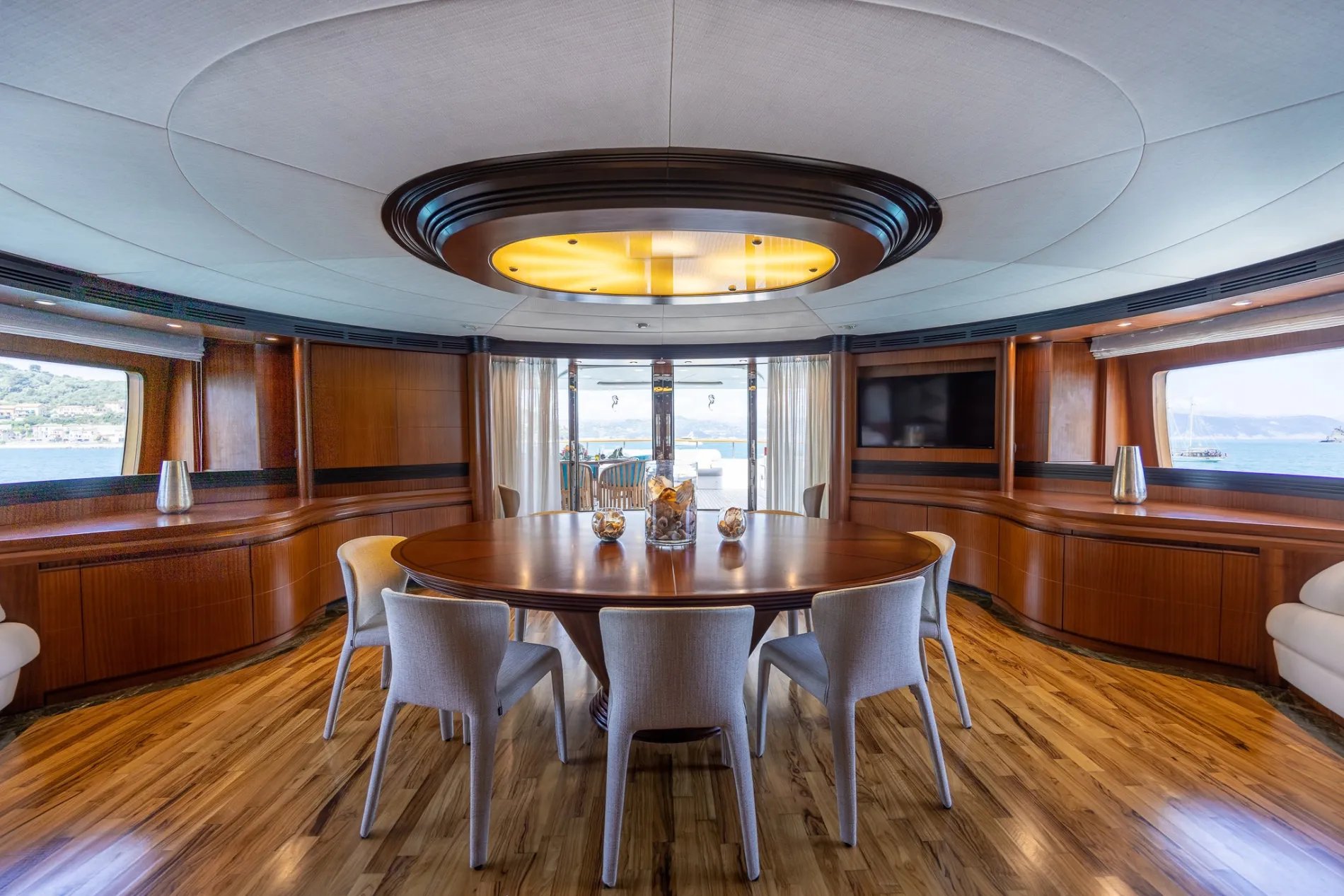 HOLIDAY yacht detail photo