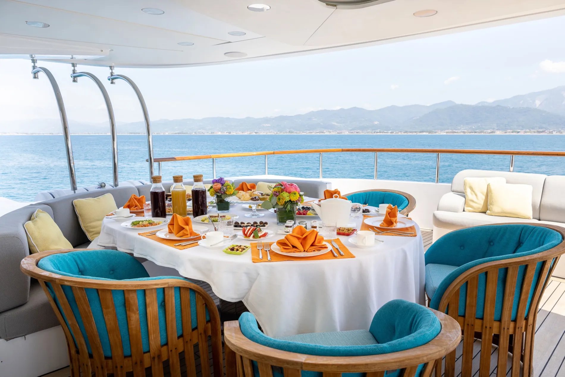 HOLIDAY yacht detail photo