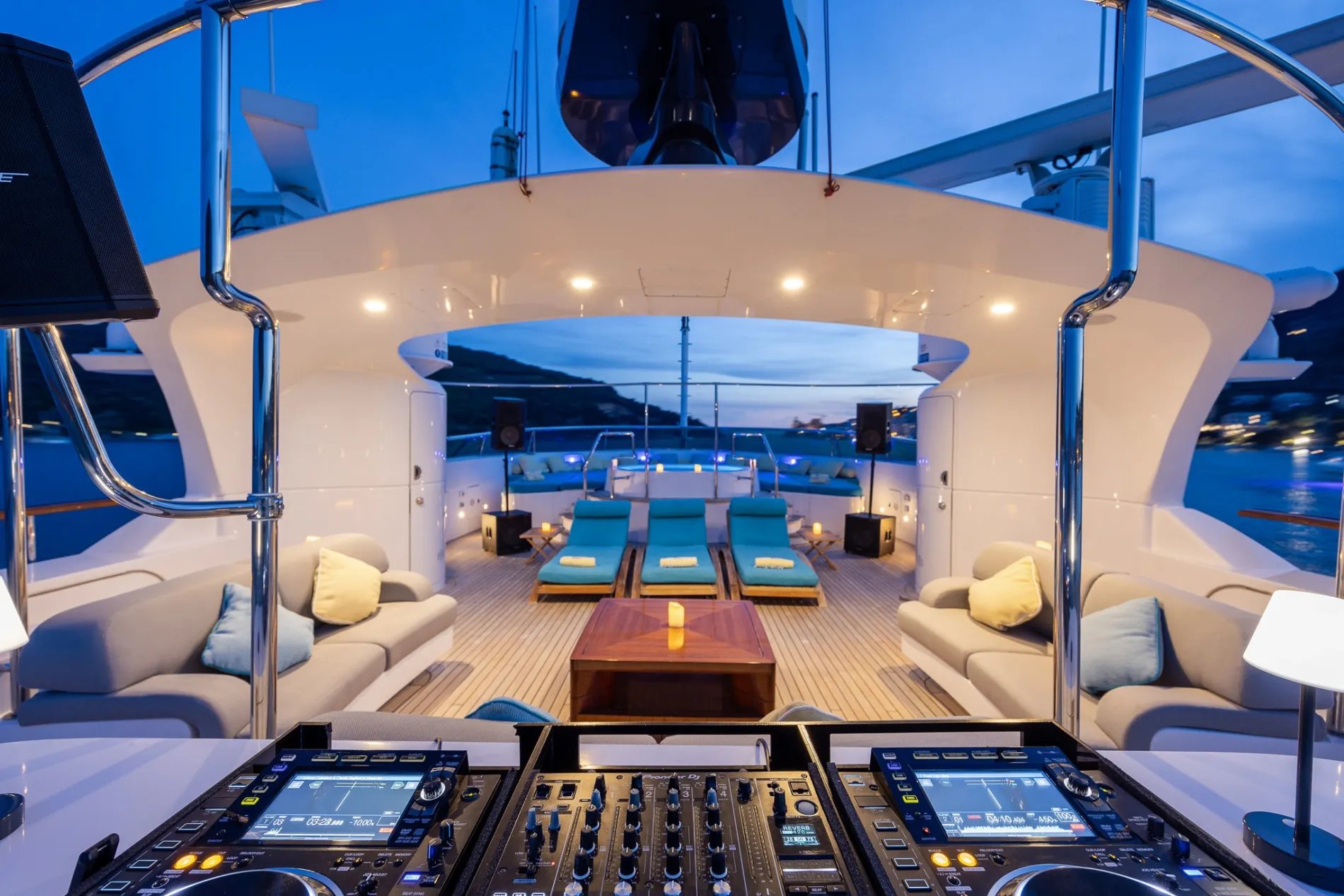 HOLIDAY yacht detail photo