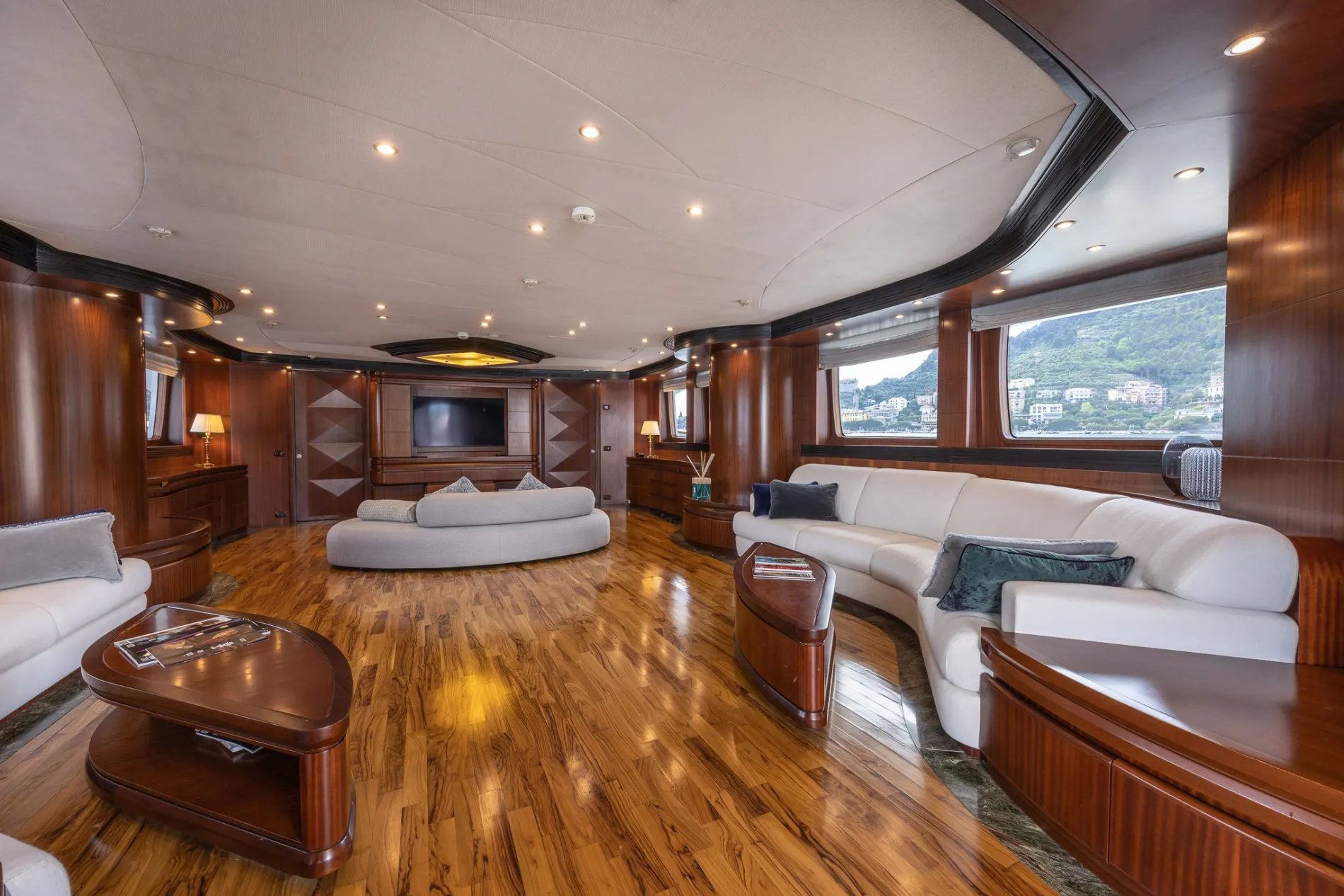 HOLIDAY yacht detail photo