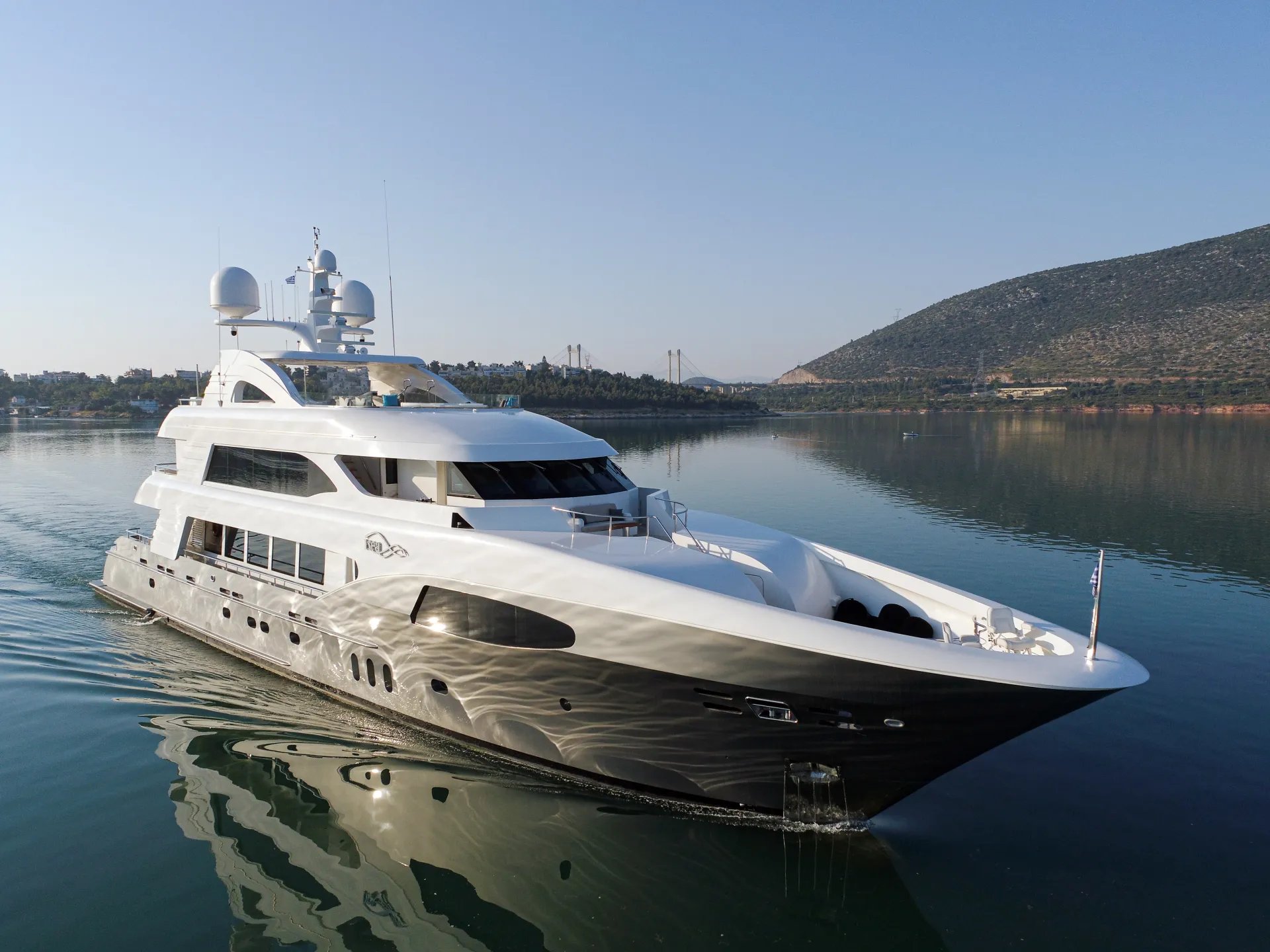 I SEA yacht exterior profile
