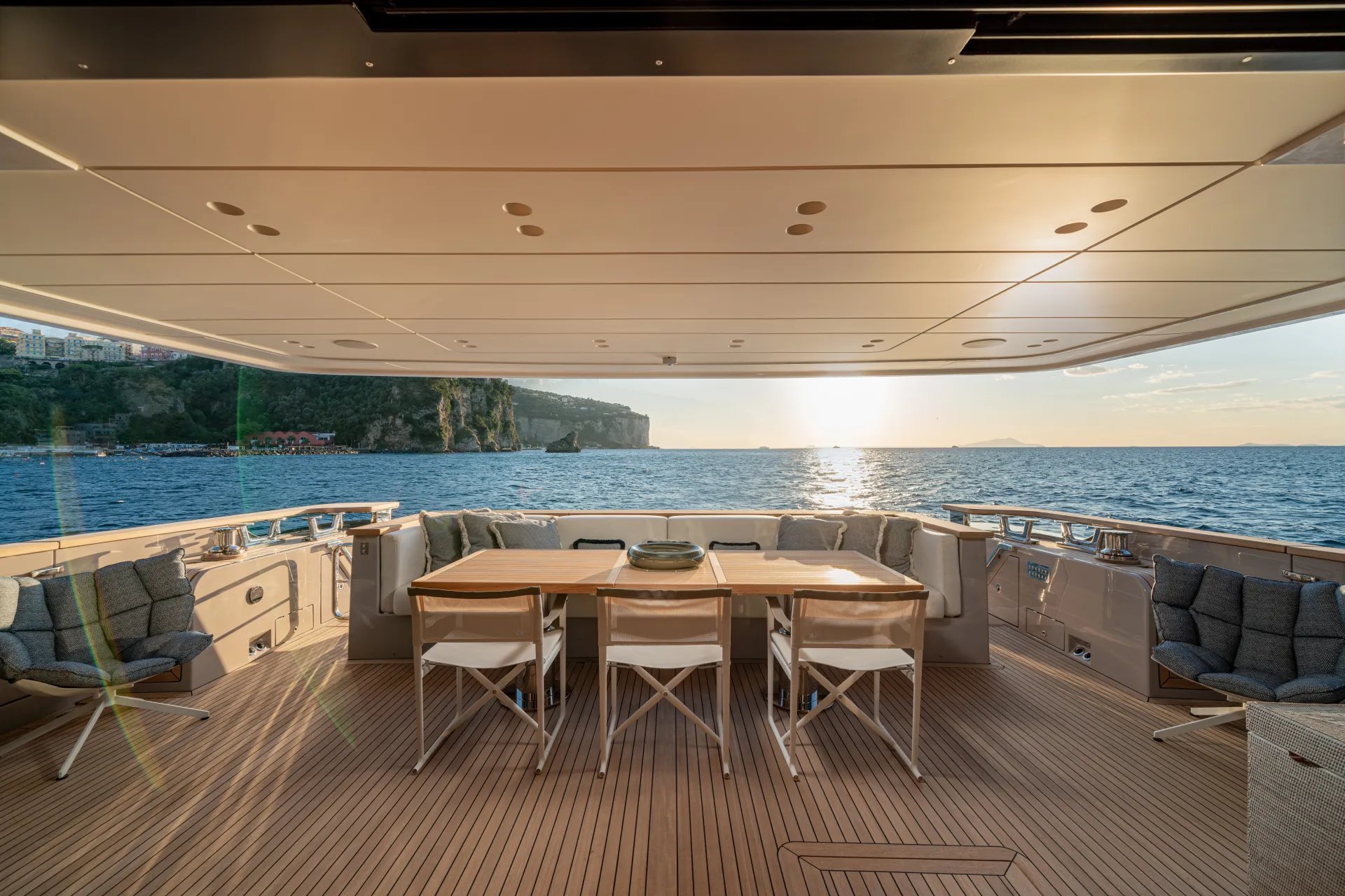 INVICTUS yacht detail photo