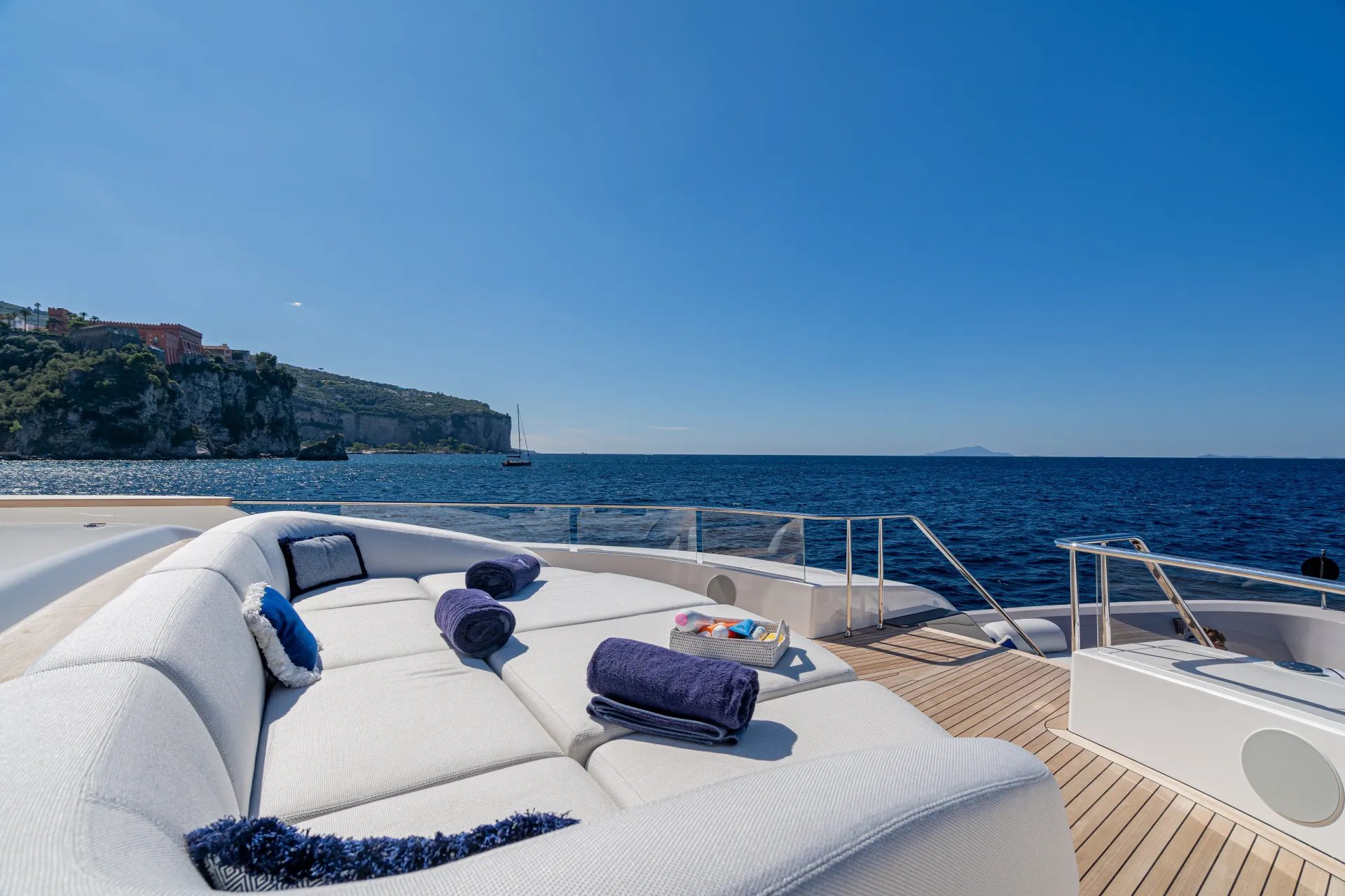 INVICTUS yacht detail photo