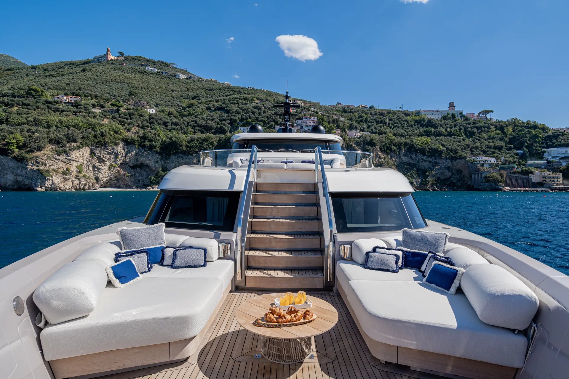 INVICTUS yacht detail photo