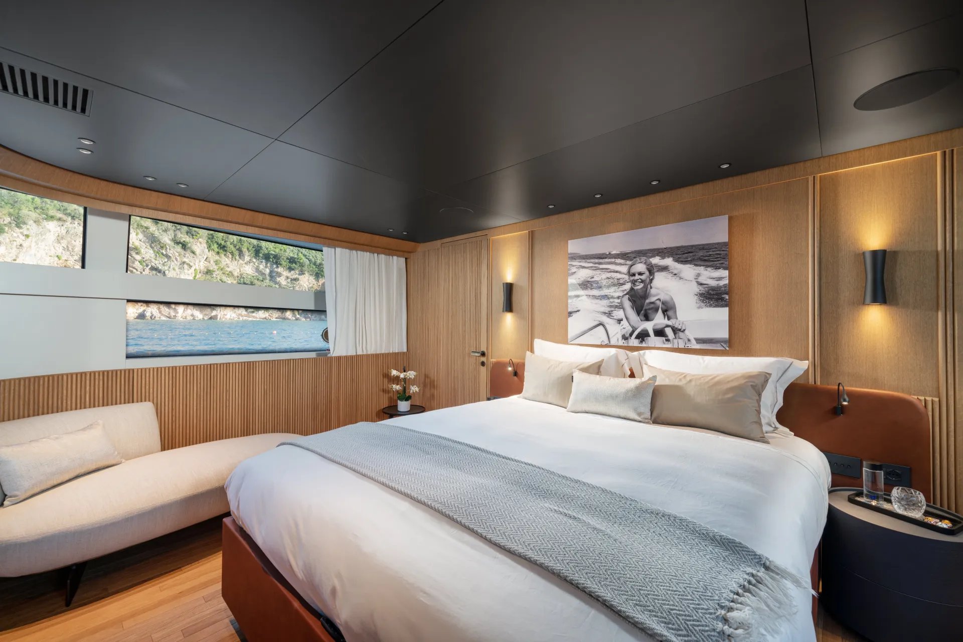 INVICTUS yacht detail photo