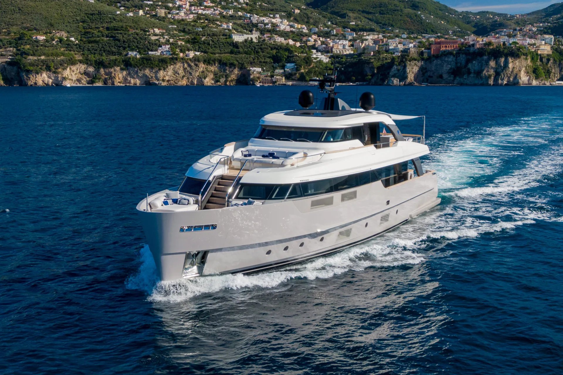 INVICTUS sundeck lounge