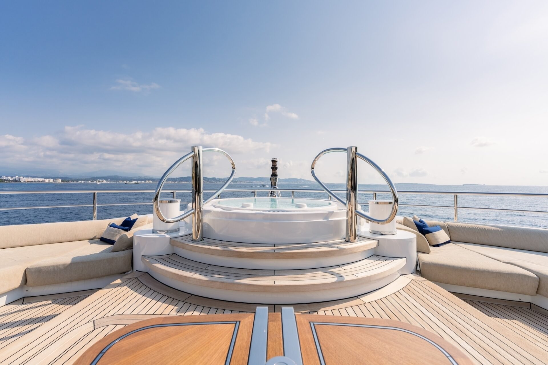 ARIENCE yacht detail photo