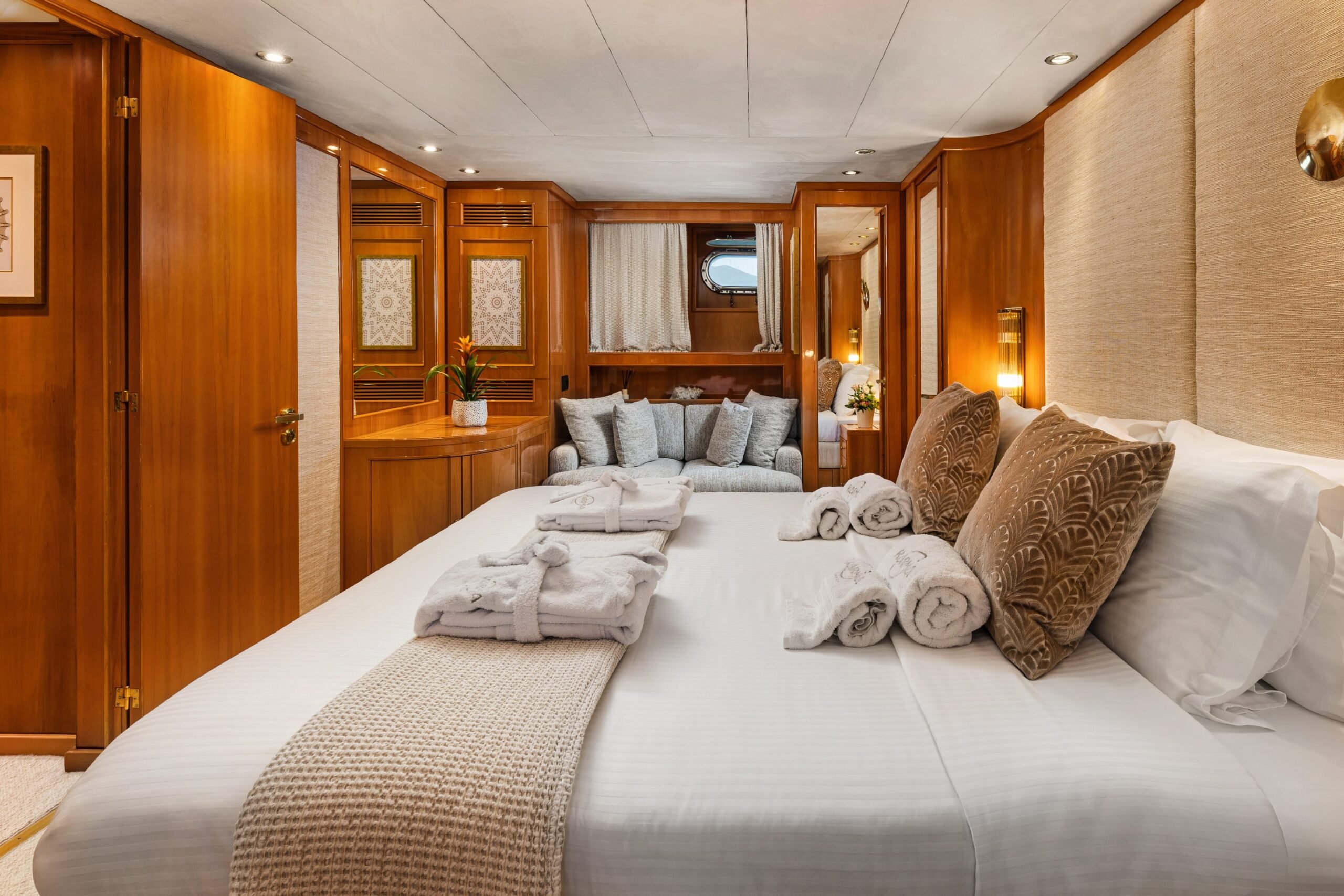 KARMA yacht detail photo