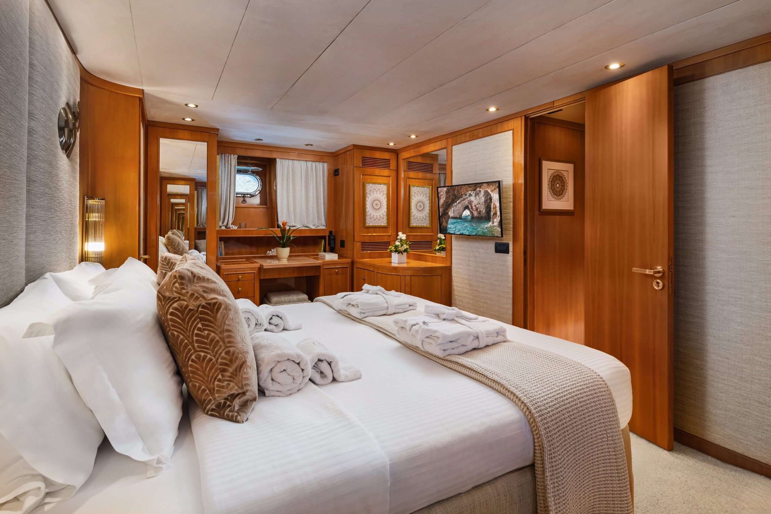 KARMA yacht detail photo