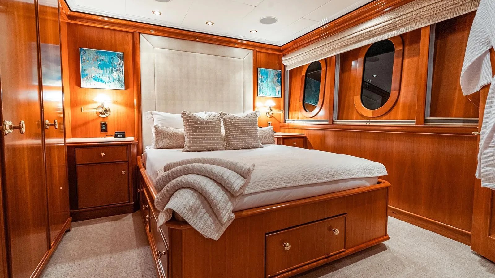 LEVERAGE yacht detail photo