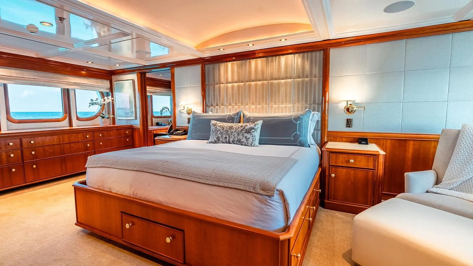 LEVERAGE yacht detail photo