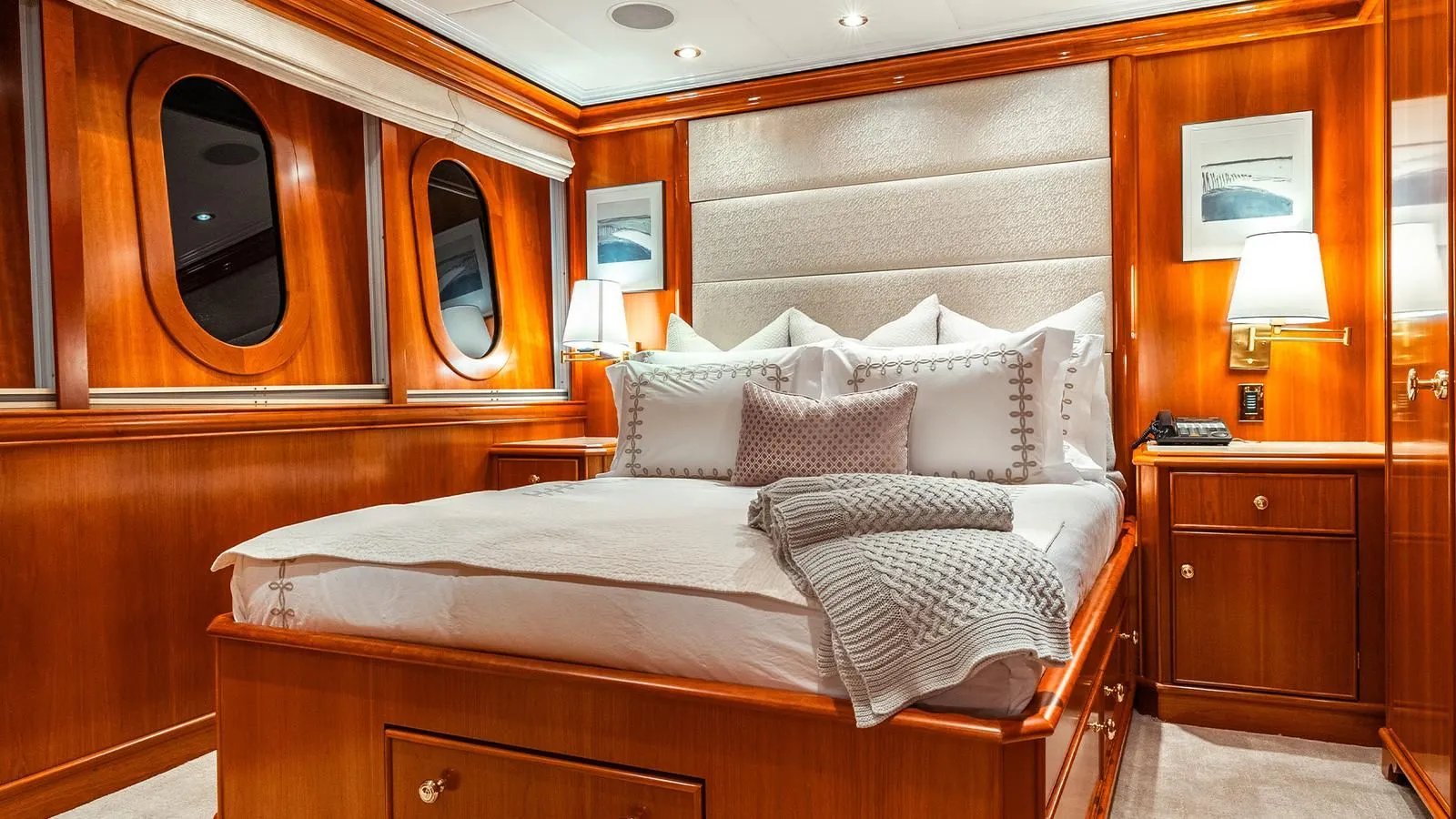 LEVERAGE yacht detail photo