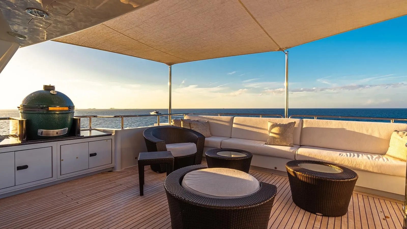 LEVERAGE yacht detail photo
