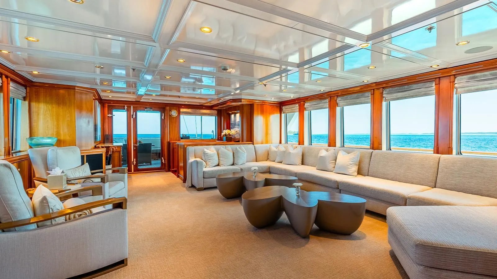 LEVERAGE yacht detail photo