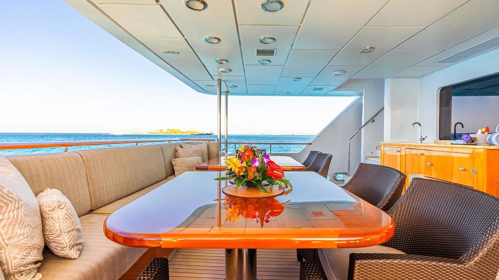 LEVERAGE yacht detail photo