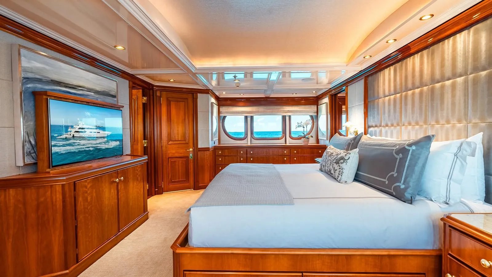 LEVERAGE yacht detail photo