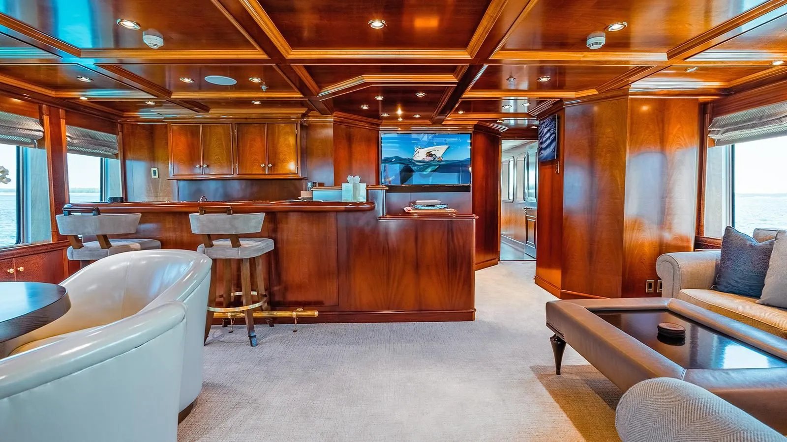 LEVERAGE yacht detail photo