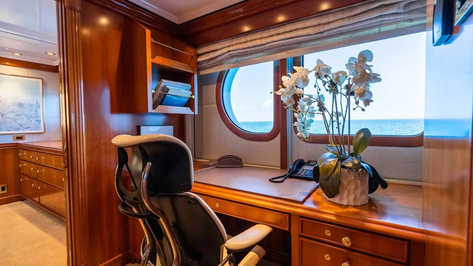 LEVERAGE yacht detail photo