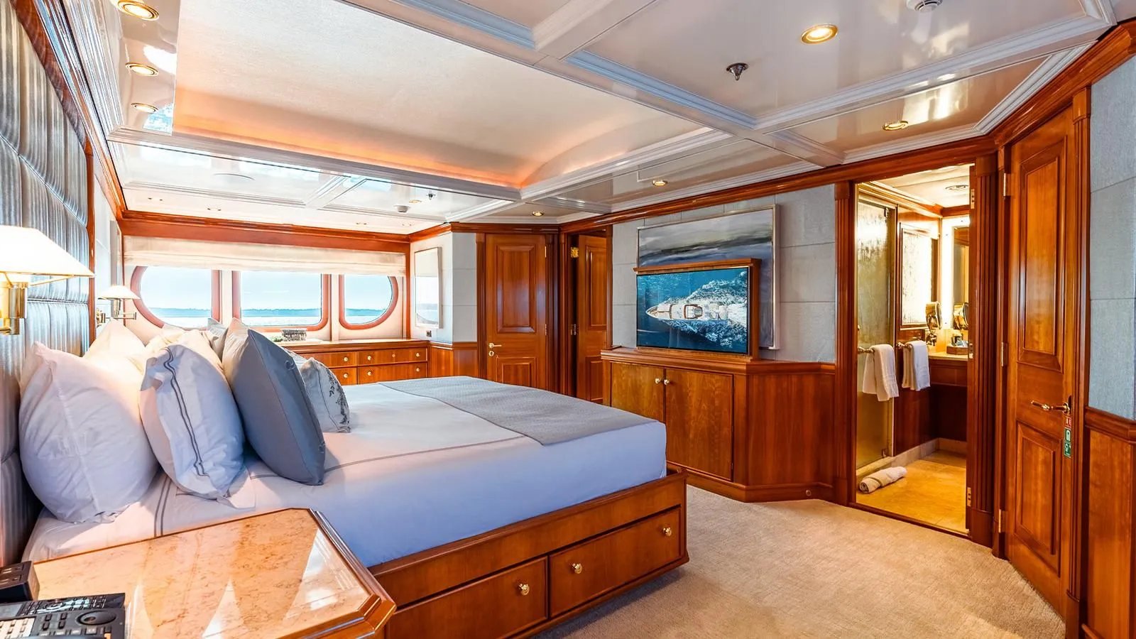 LEVERAGE yacht detail photo