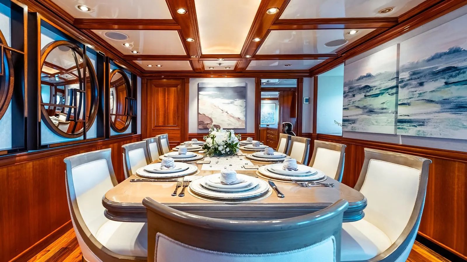 LEVERAGE yacht detail photo