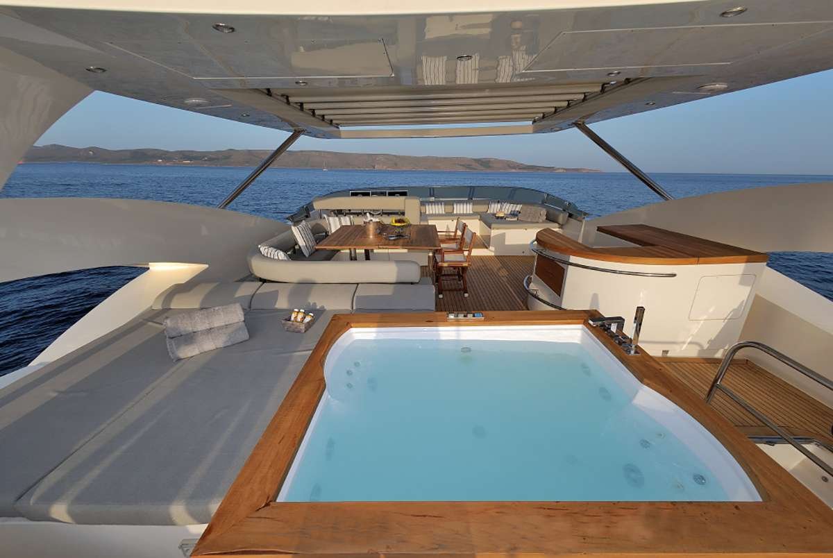 FUNSEA sundeck lounge