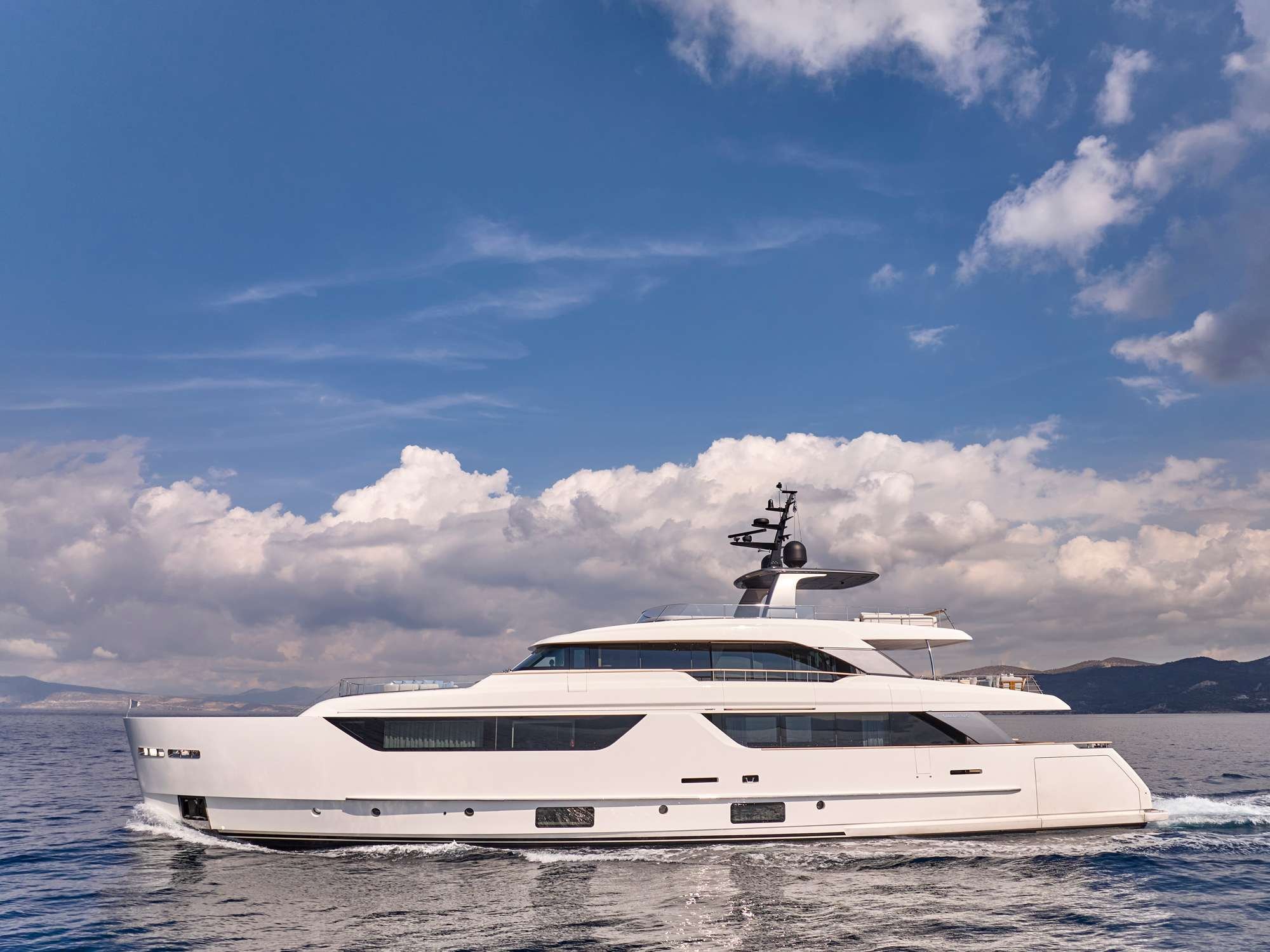 K2 yacht exterior profile