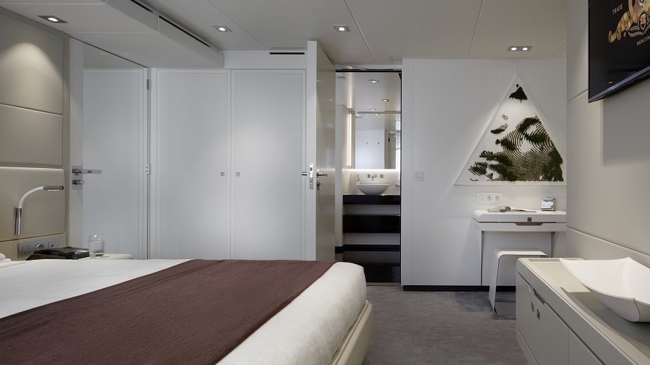 HOME yacht detail photo