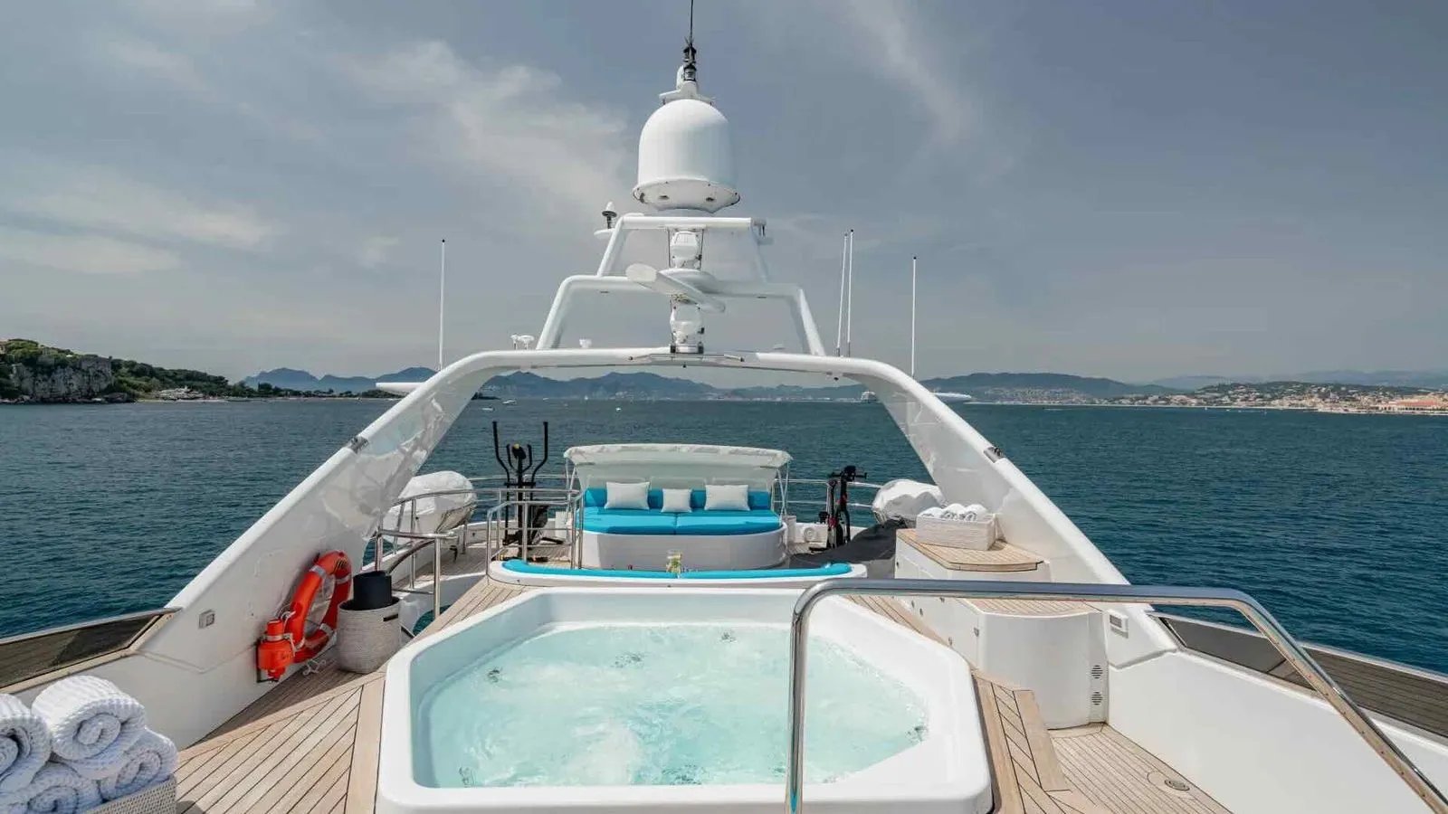BANG! yacht detail photo