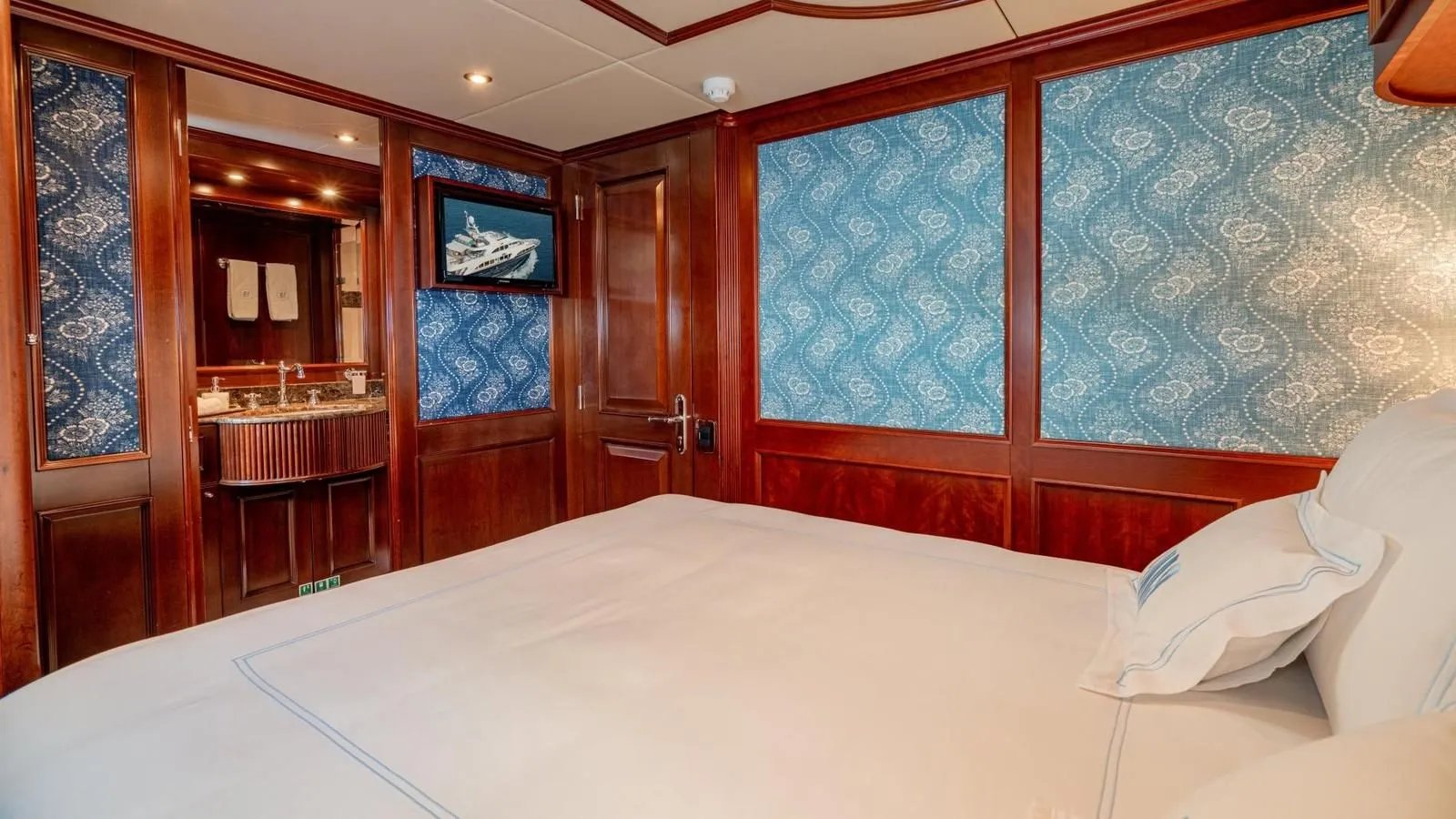 BANG! yacht detail photo