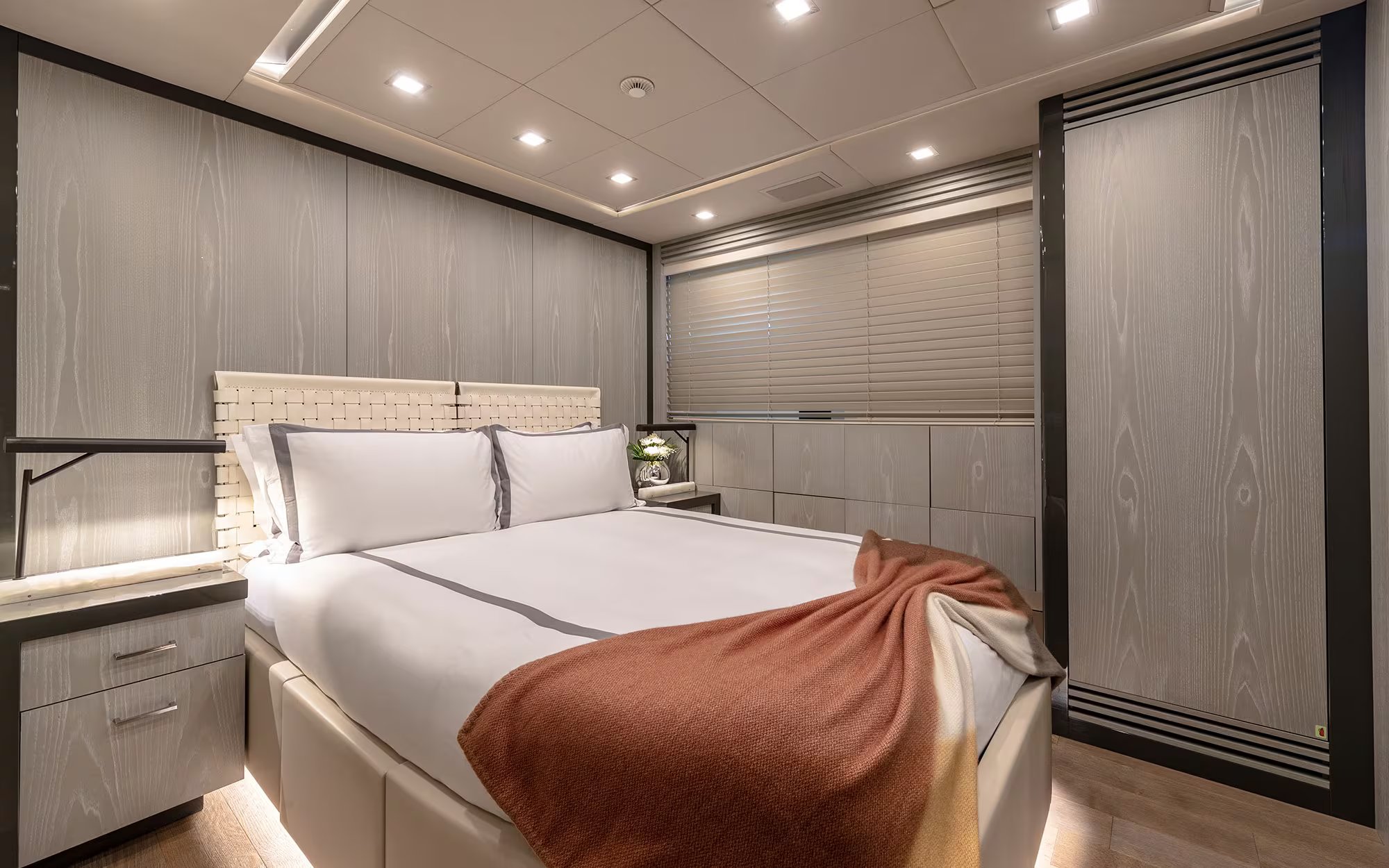 IARY yacht detail photo