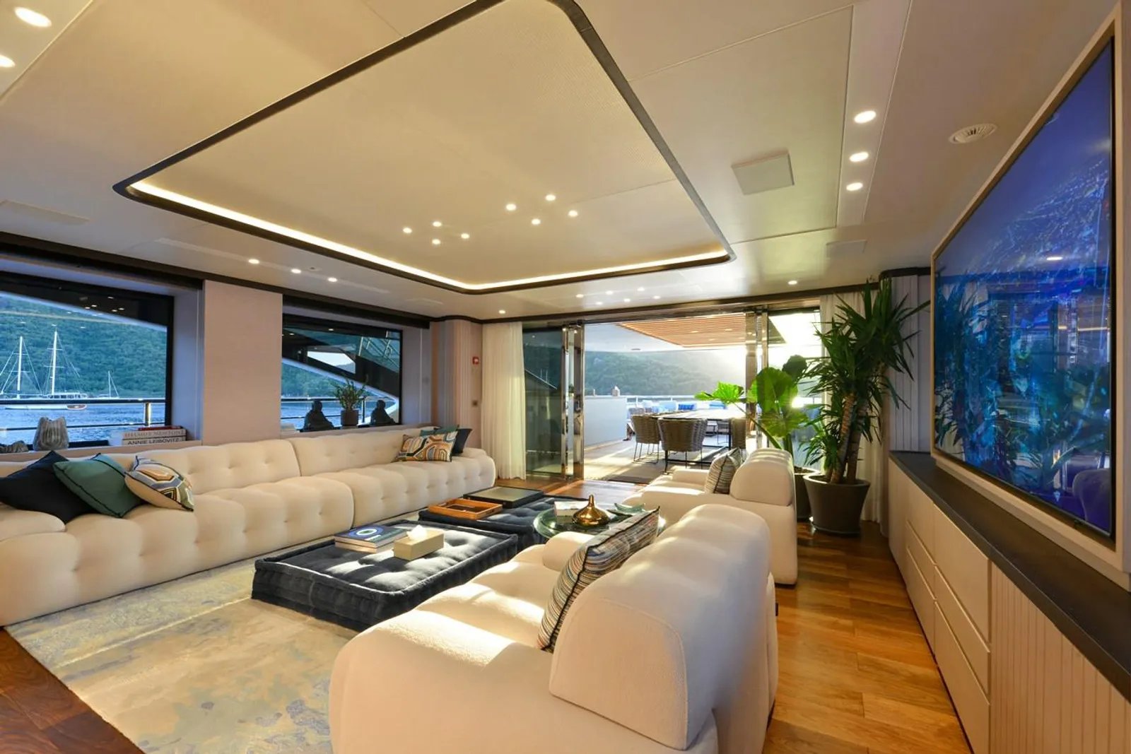 LUMIERE yacht detail photo