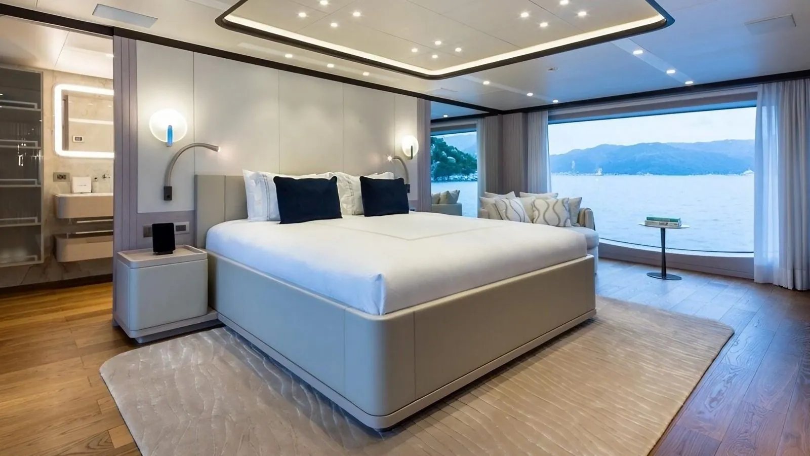 LUMIERE yacht detail photo