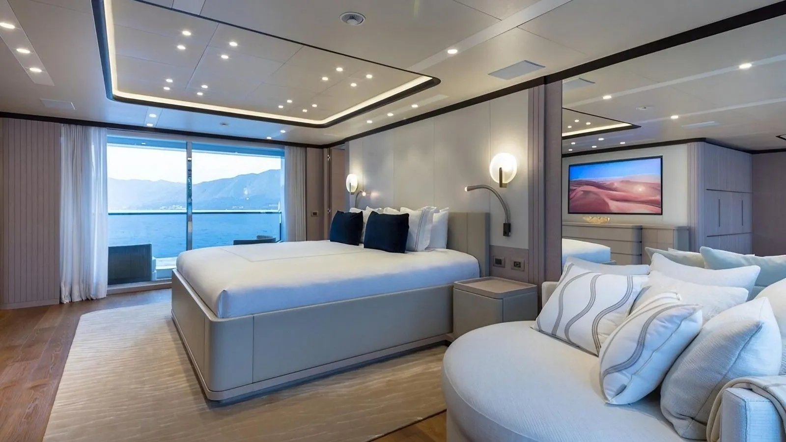 LUMIERE yacht detail photo