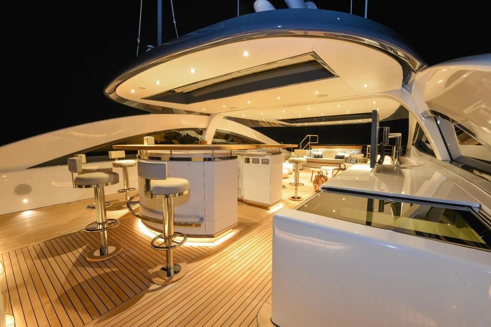 LUMIERE yacht detail photo
