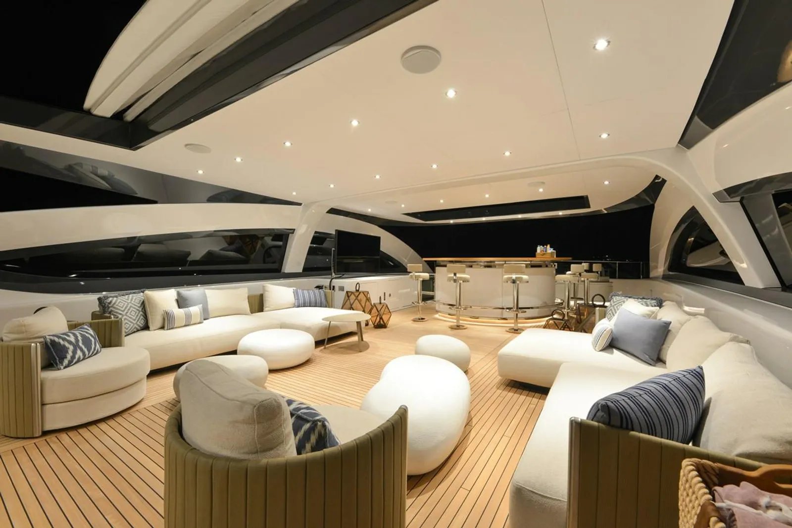 LUMIERE yacht detail photo