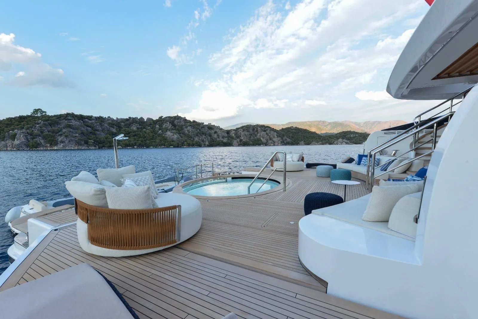 LUMIERE yacht detail photo