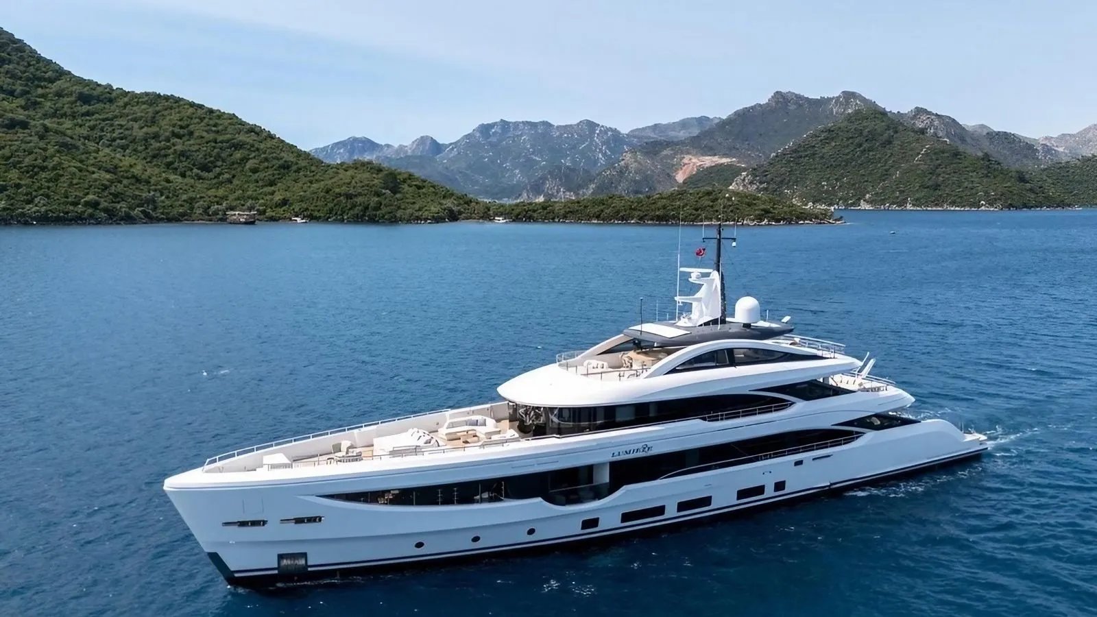 LUMIERE yacht detail photo