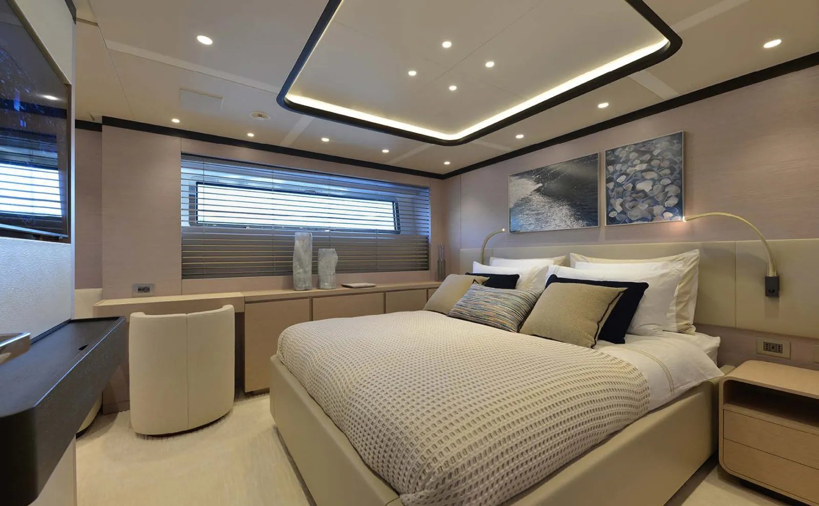 LUMIERE yacht detail photo