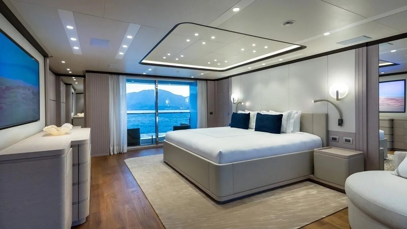 LUMIERE yacht detail photo