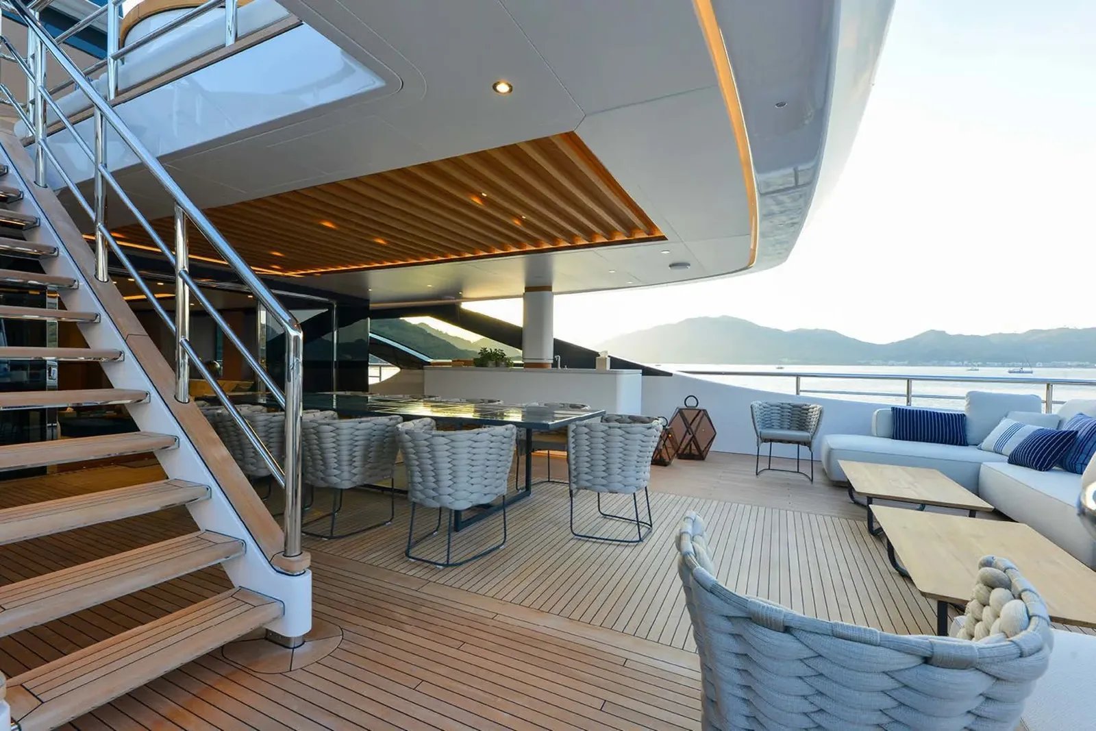 LUMIERE yacht detail photo