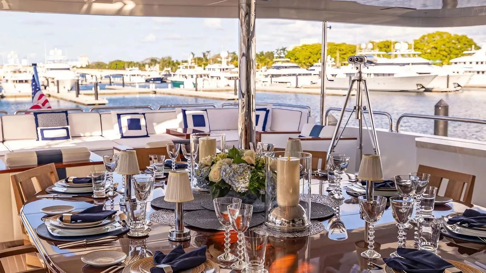 CHASSEUR yacht detail photo