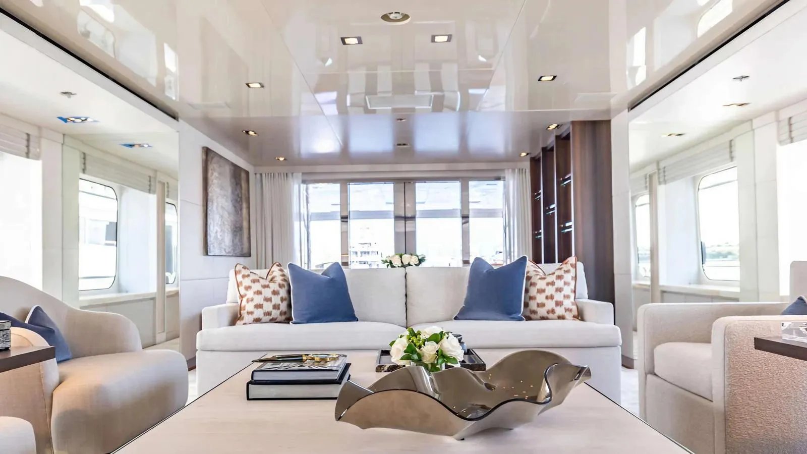 CHASSEUR yacht detail photo