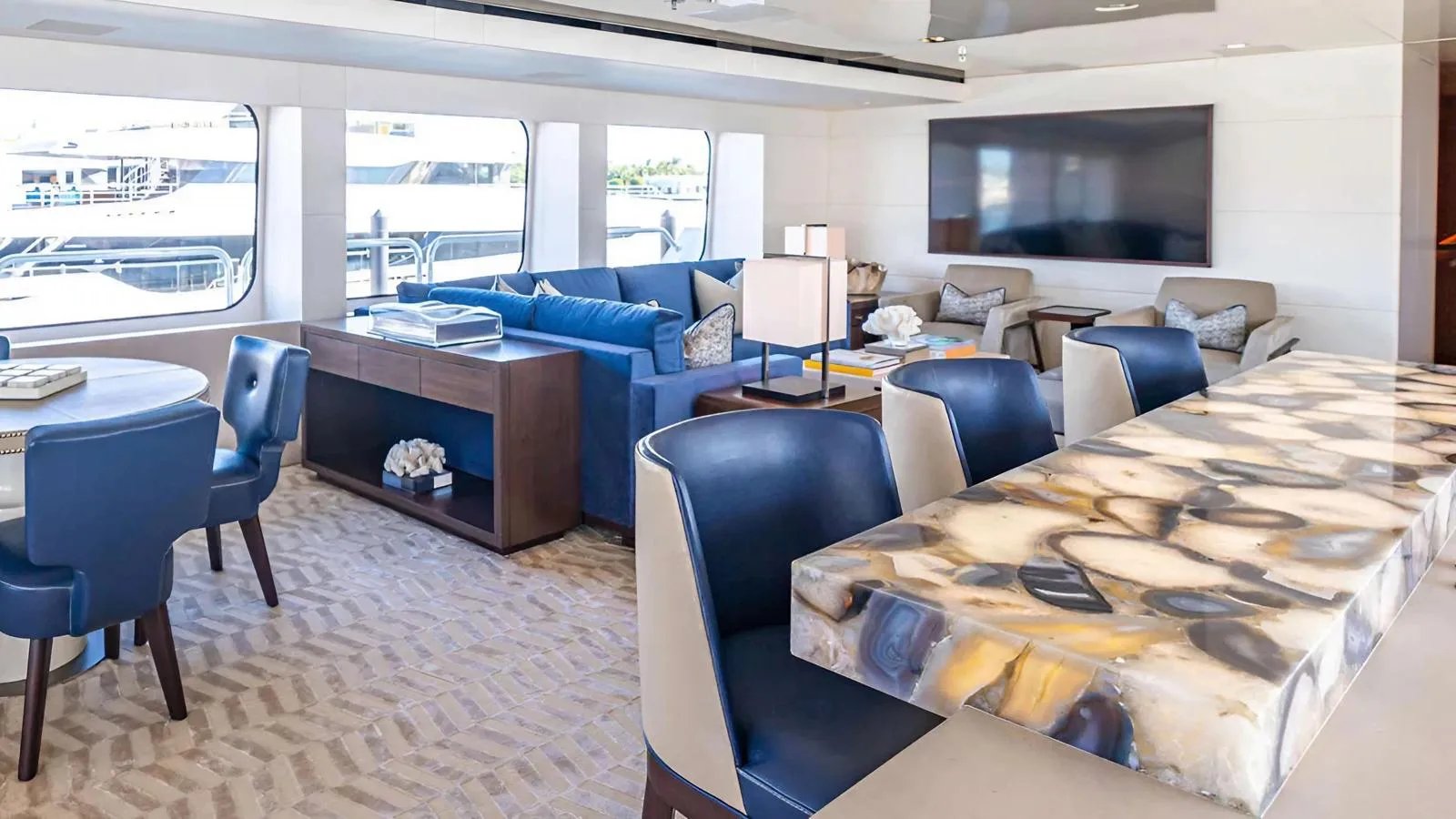 CHASSEUR yacht detail photo