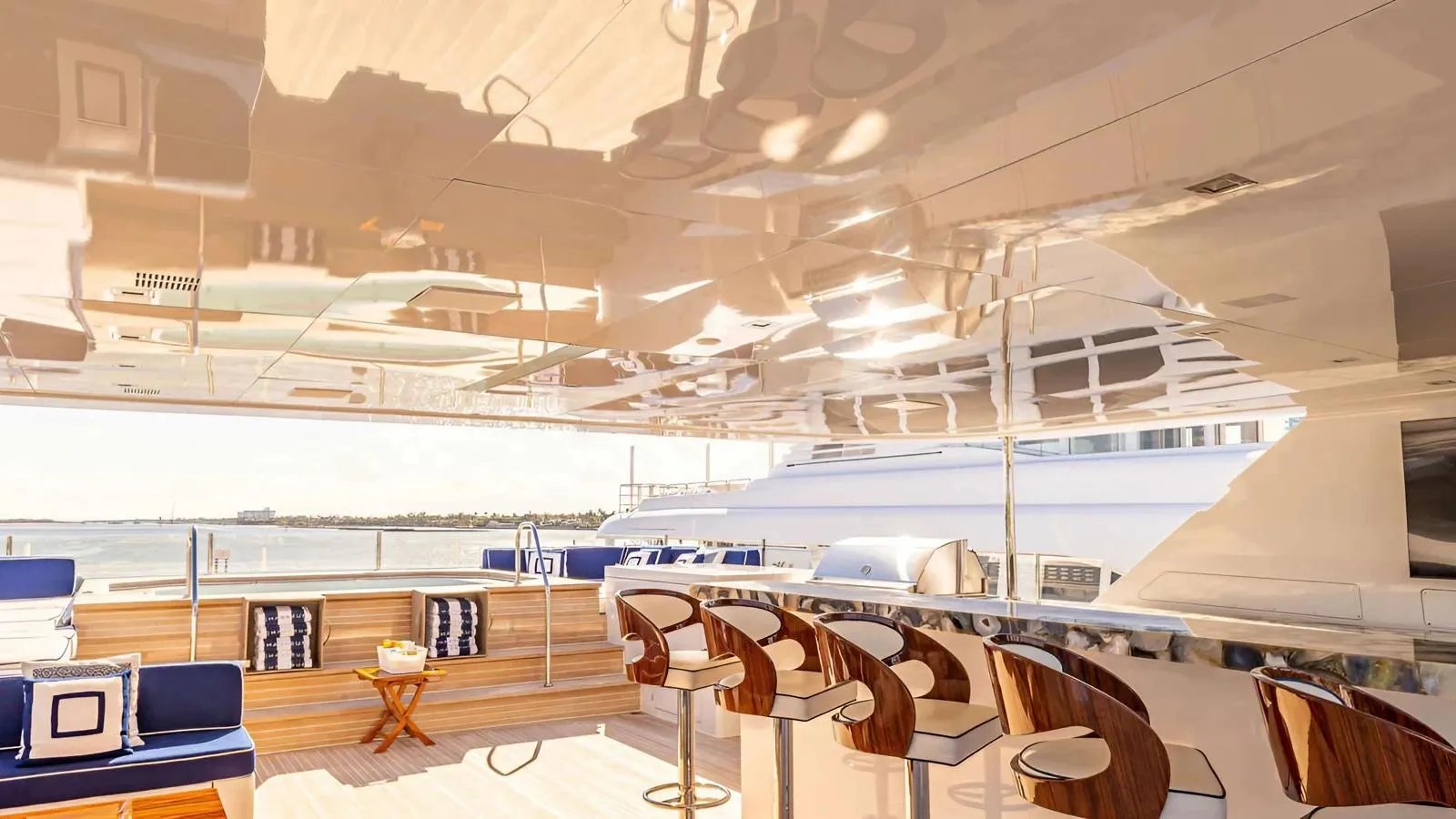 CHASSEUR yacht detail photo